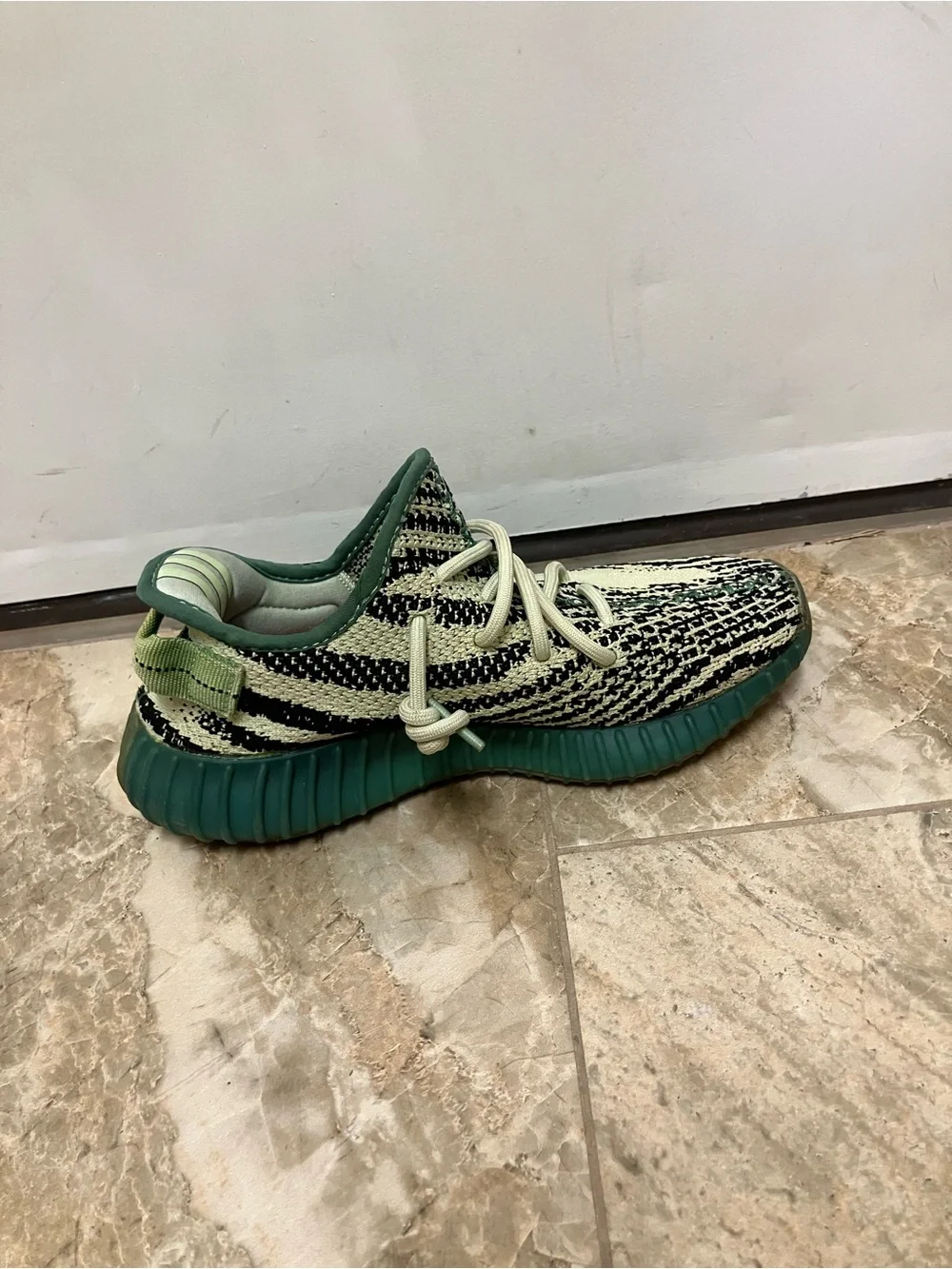 Mens  adidas Yeezy Boost 350 V2 Semi-Frozen Neon Yellow Knit Sneaker size 5.5